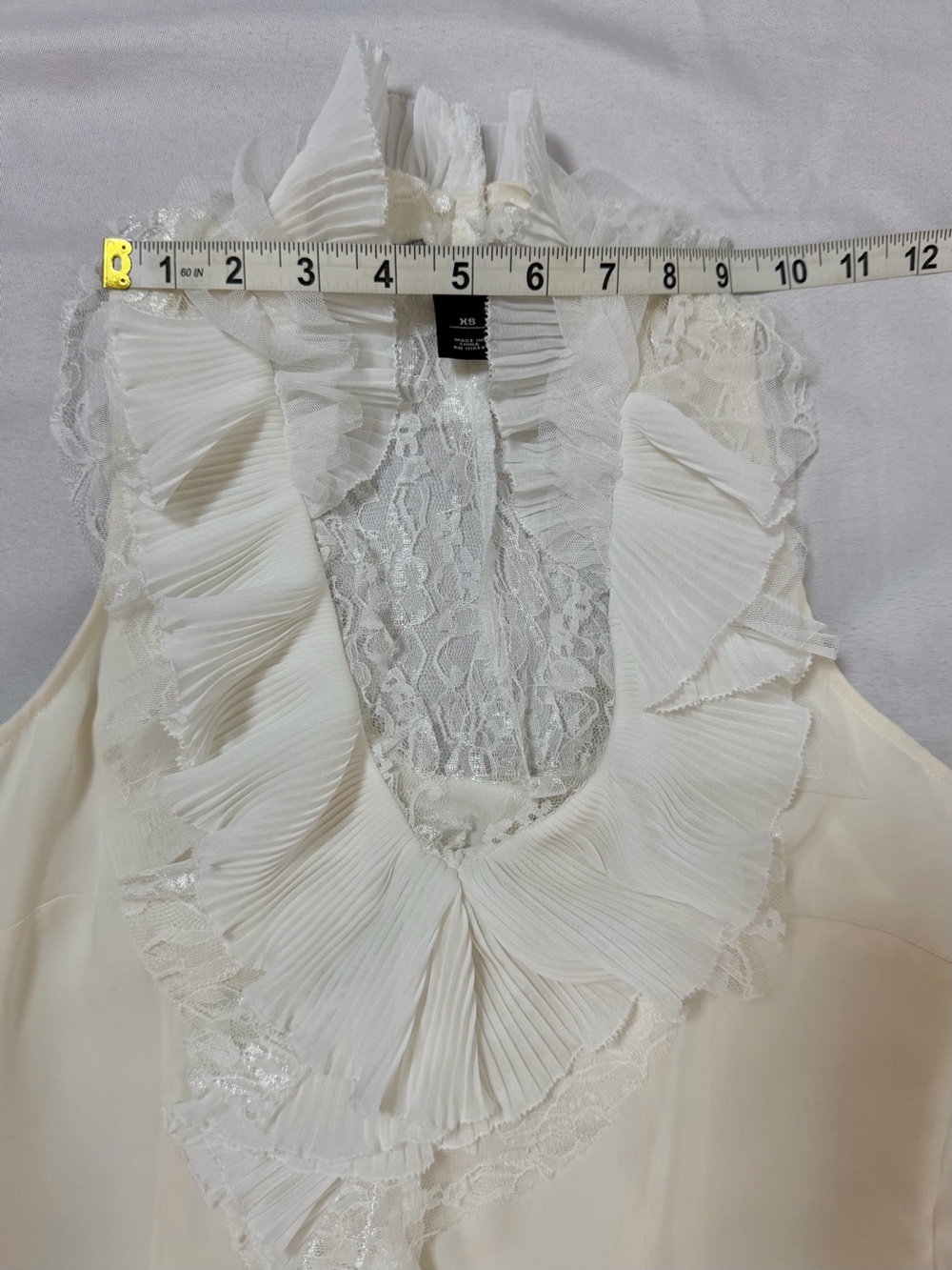 White House Black Market Sleeveless Cream Ruffle-Trim V-Neck Camisole - Picture 4 of 8
